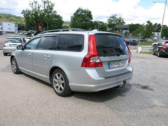 Volvo V70 3 of 5