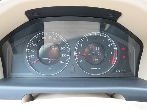 Volvo V70 16 of 24