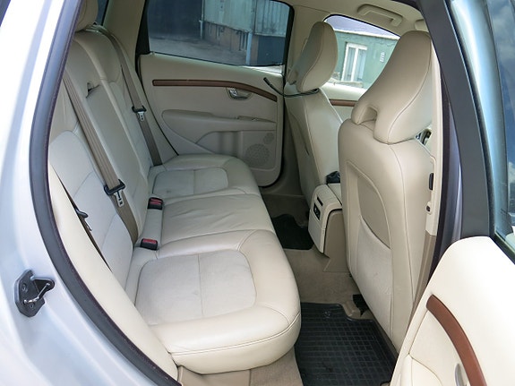 Volvo V70 19 of 24