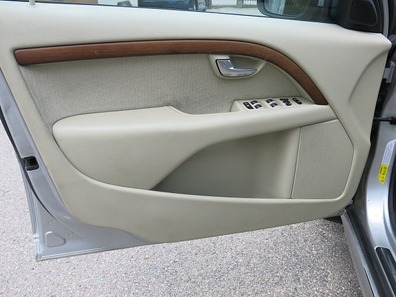 Volvo V70 15 of 24