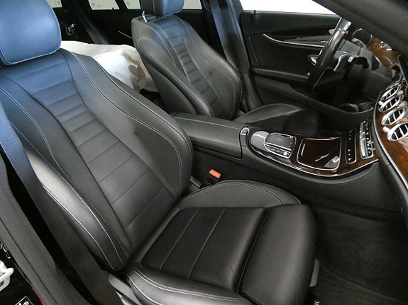 Mercedes-Benz E300 11 of 18