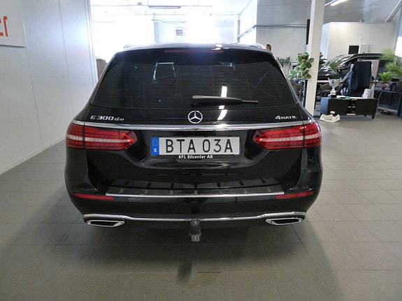 Mercedes-Benz E300 4 of 18