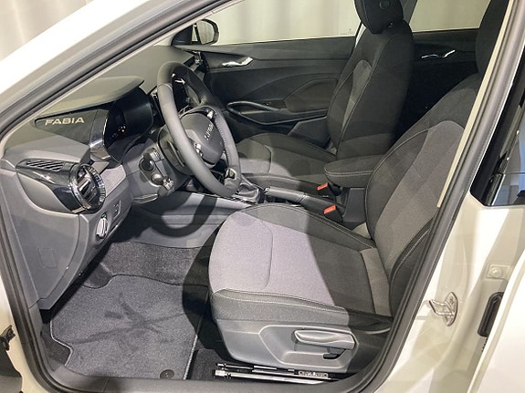 Skoda Fabia 9 of 16