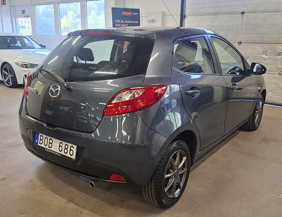 Mazda 2 4 of 20