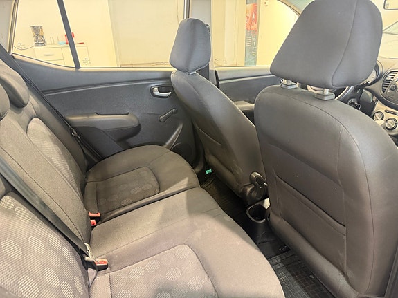 Hyundai i10 8 of 10