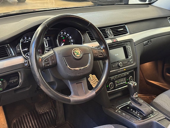 Skoda Superb 14 of 18