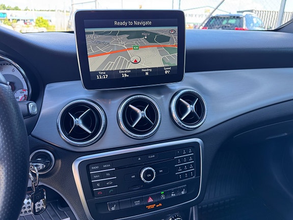 Mercedes-Benz CLA200 13 of 20