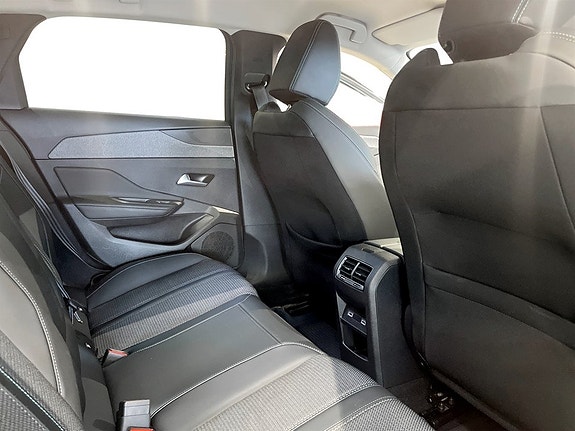 Peugeot 308 SW 12 of 15
