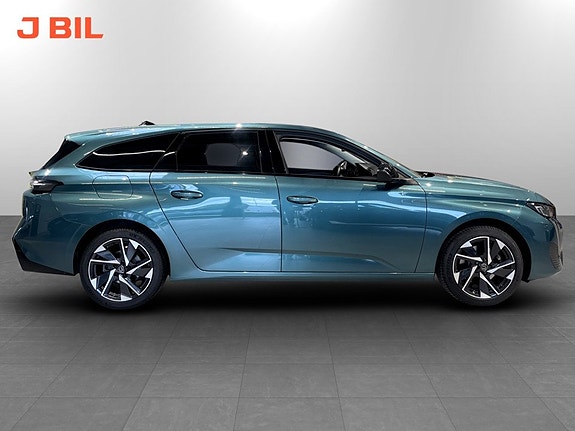 Peugeot 308 SW 13 of 15