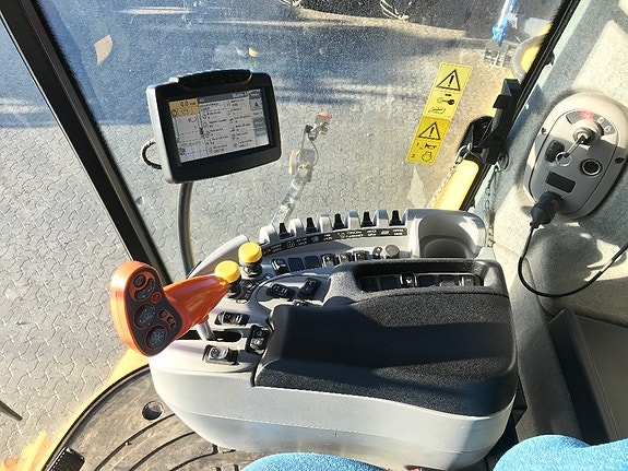 New Holland CR 9090 Elevation 7 of 20