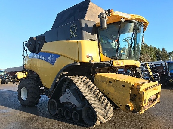 New Holland CR 9090 Elevation 4 of 5
