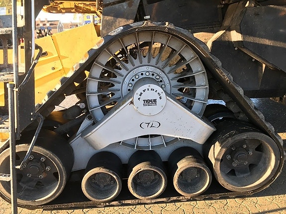 New Holland CR 9090 Elevation 16 of 20