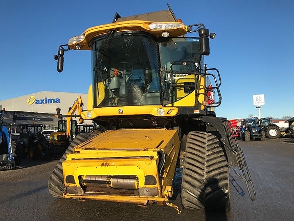 New Holland CR 9090 Elevation 2 of 5