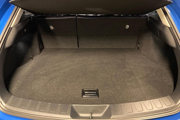 Lexus UX250h 22 of 24