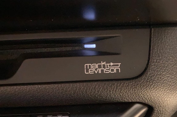 Lexus UX250h 14 of 24