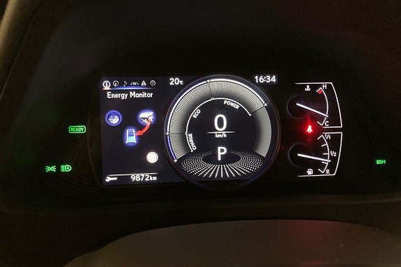 Lexus UX250h 19 of 24
