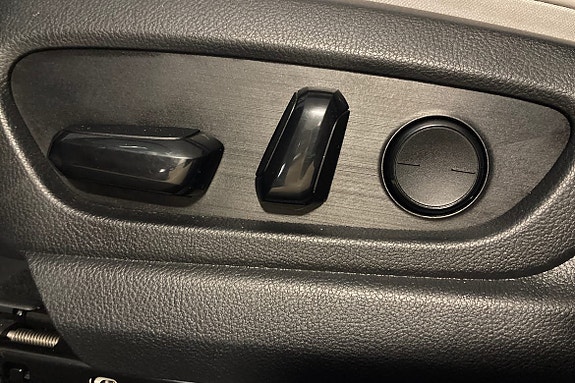 Lexus UX250h 18 of 24