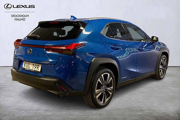 Lexus UX250h 4 of 5