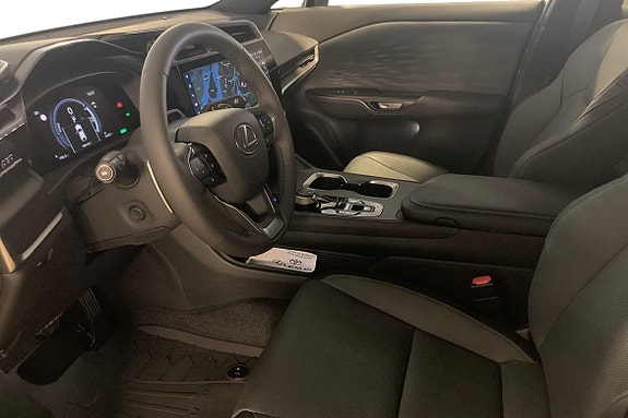 Lexus RZ300e 7 of 22