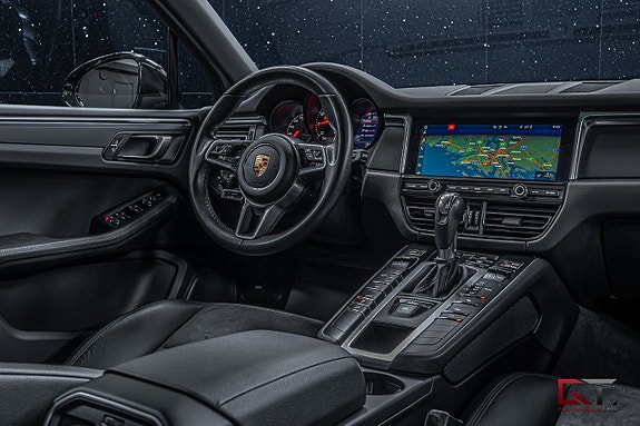 Porsche Macan 14 of 17