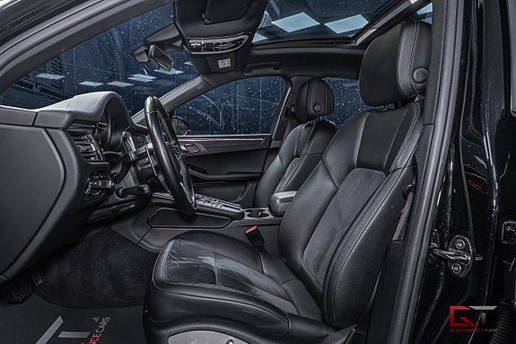 Porsche Macan 11 of 17
