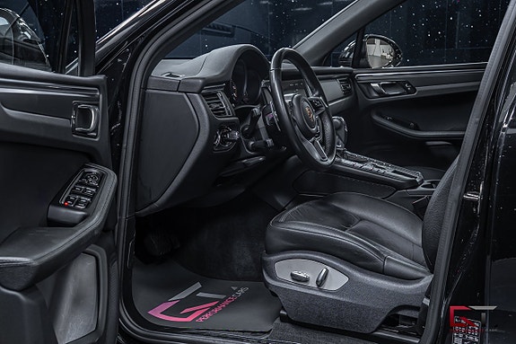Porsche Macan 8 of 17