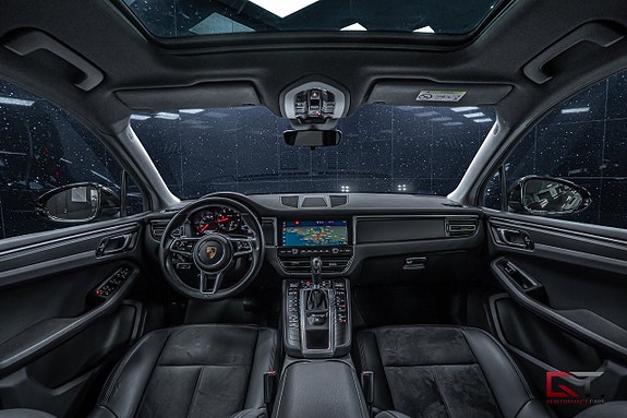 Porsche Macan 12 of 17