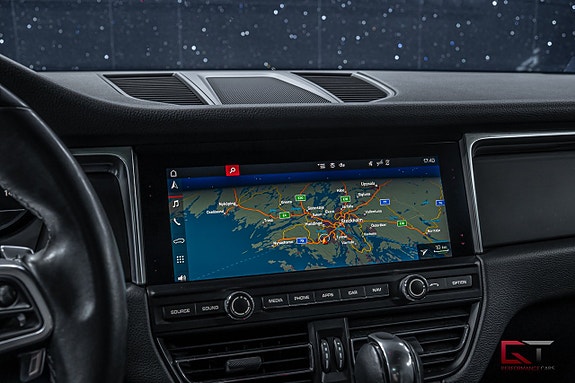 Porsche Macan 10 of 17