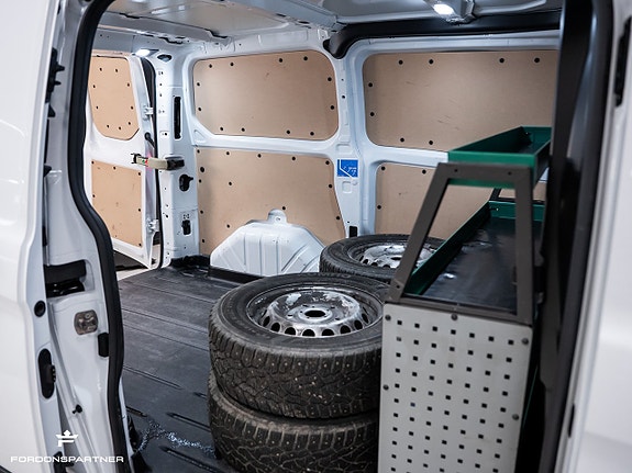 Ford Transit Custom 13 of 30
