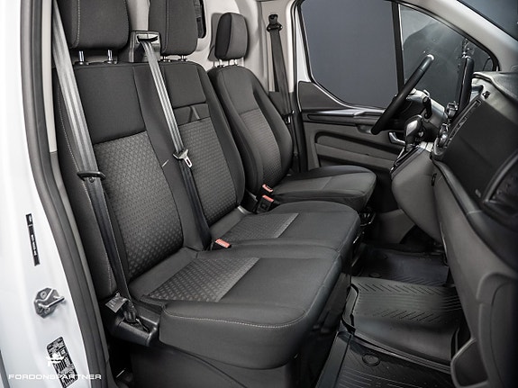Ford Transit Custom 26 of 30