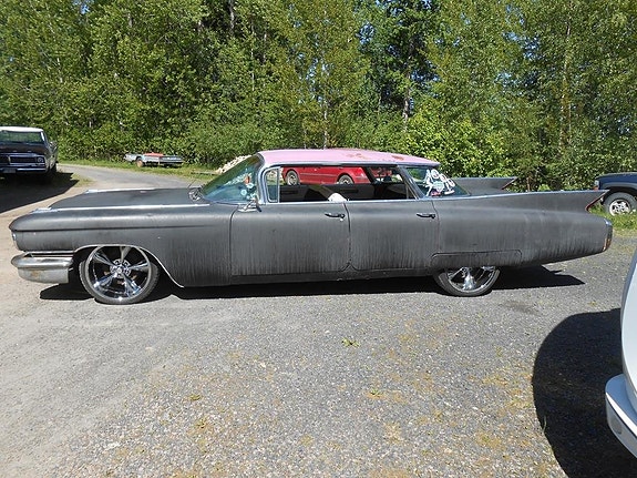 Cadillac Deville 2 of 24
