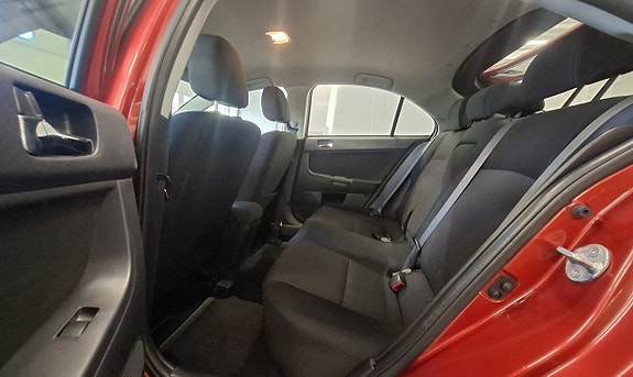 Mitsubishi Lancer 15 of 20