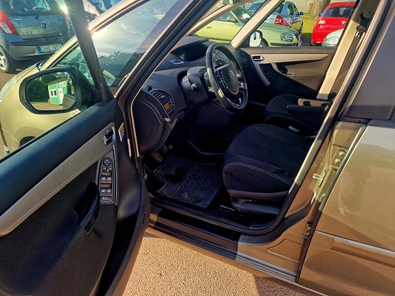 Citroen Grand C4 Picasso 9 of 17