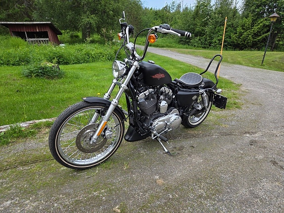 Harley-Davidson Sportster XL1200V Seventy-Two 9 of 16