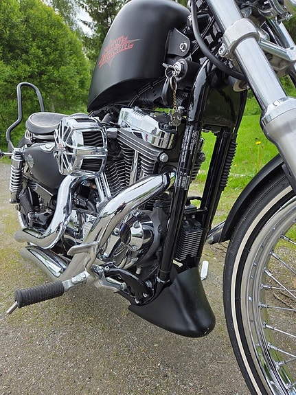 Harley-Davidson Sportster XL1200V Seventy-Two 7 of 16