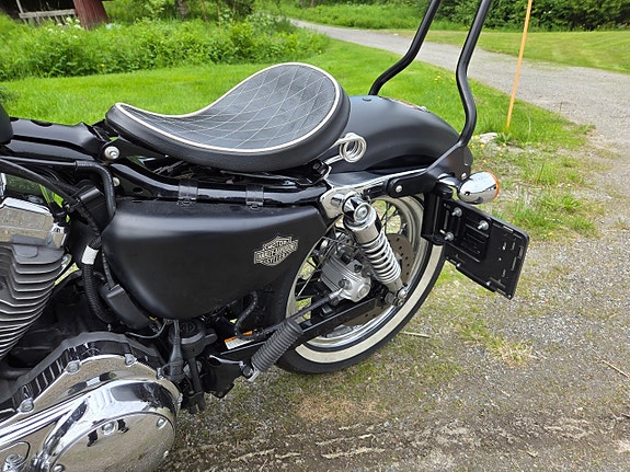 Harley-Davidson Sportster XL1200V Seventy-Two 12 of 16