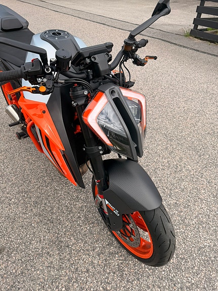 KTM 1290 Super Duke R 4 of 5