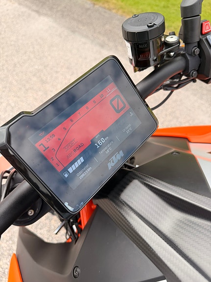 KTM 1290 Super Duke R 3 of 5