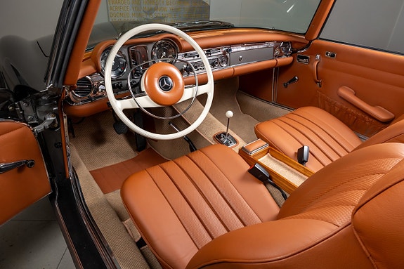 Mercedes-Benz SL280 14 of 20