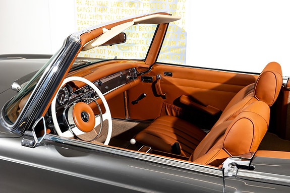Mercedes-Benz SL280 3 of 20