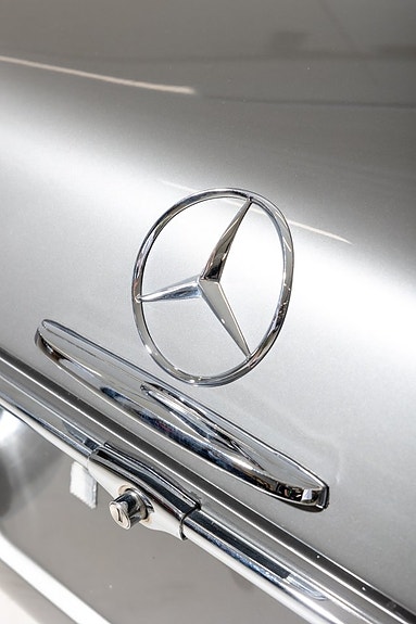 Mercedes-Benz SL280 9 of 20