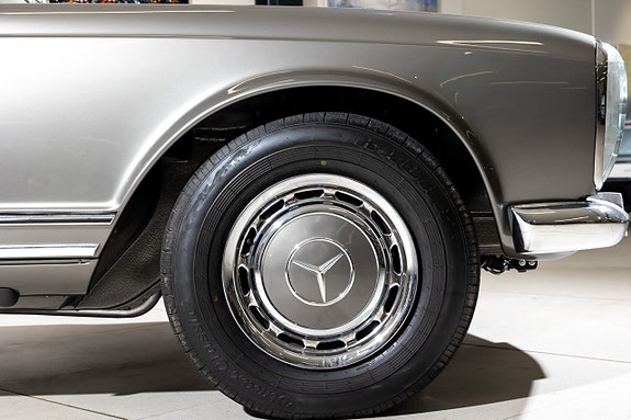 Mercedes-Benz SL280 6 of 20