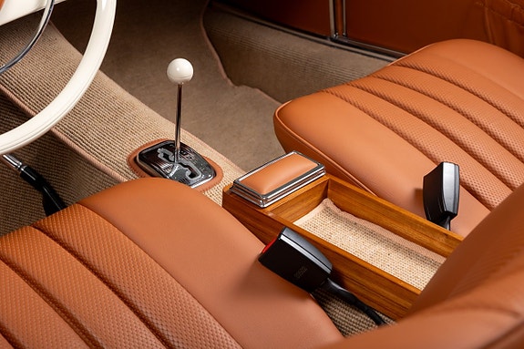 Mercedes-Benz SL280 16 of 20