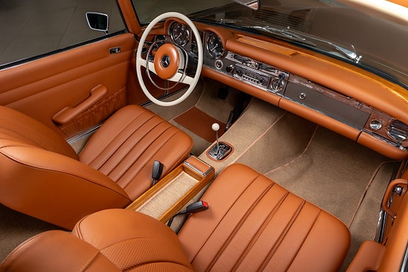 Mercedes-Benz SL280 19 of 20