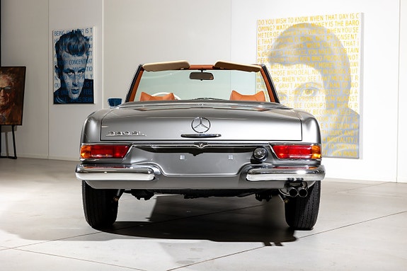 Mercedes-Benz SL280 12 of 20