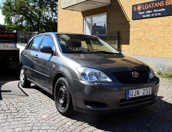 Toyota Corolla 4 of 5