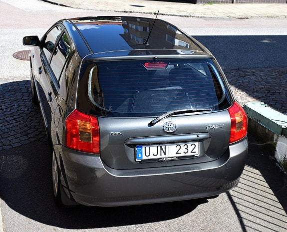 Toyota Corolla 3 of 5