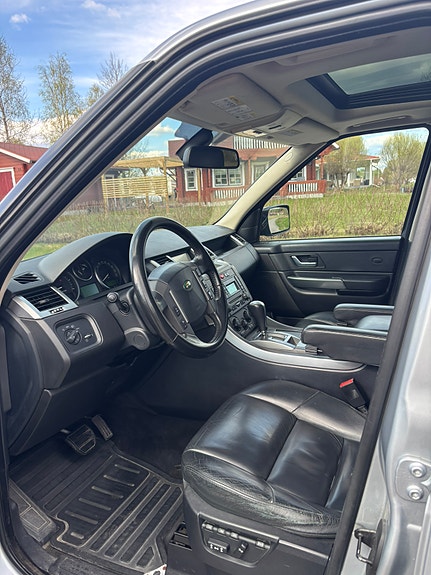 Land Rover Range Rover Sport 4 of 5