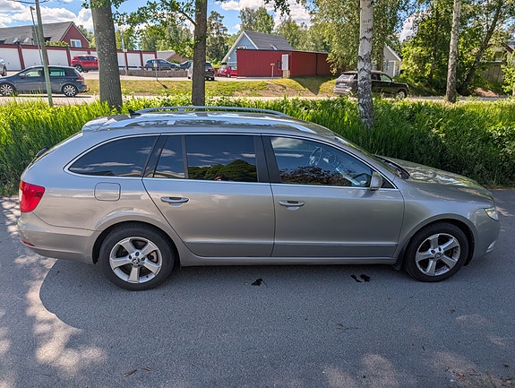 Skoda Superb 2 of 5