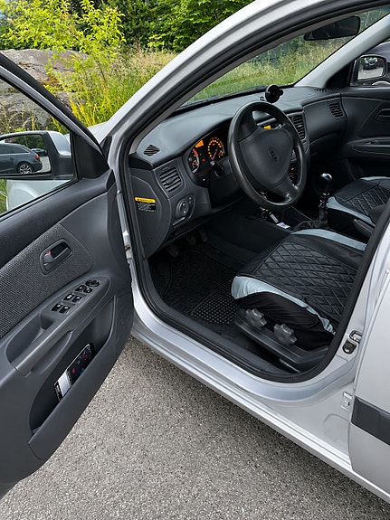 Kia Rio 2 of 3